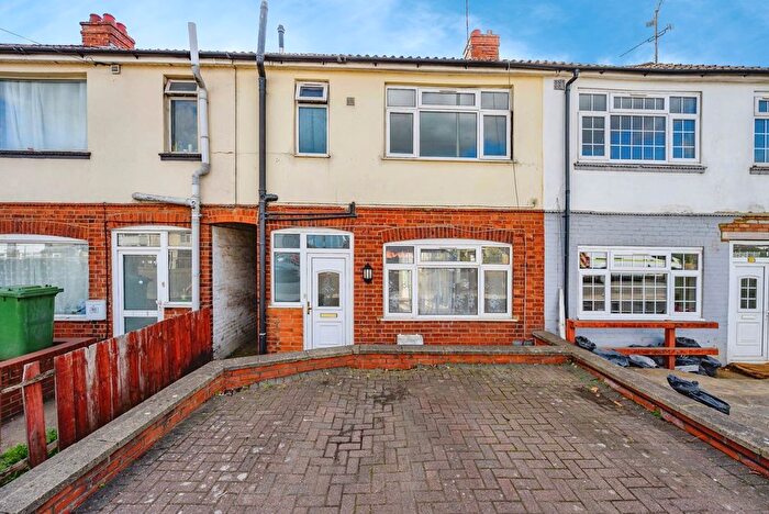 3 Bedroom Terraced House For Sale In Dunstable Road, Luton, Bedfordshire, LU4