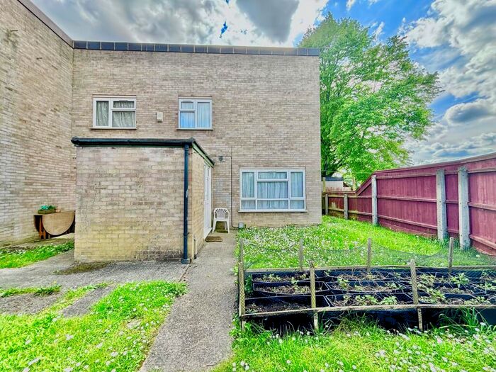 3 Bedroom House To Rent In Rolleston Garth, Peterborough, PE1