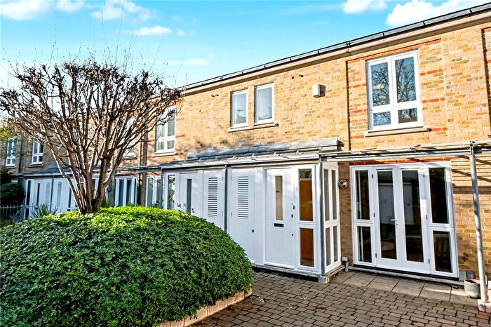 1 Bedroom Terraced House For Sale In Doves Yard, London, N1