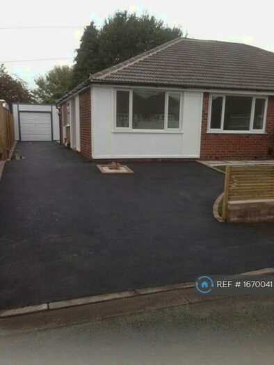 2 Bedroom Bungalow To Rent In Parkstone Road, Irlam, Manchester, M44