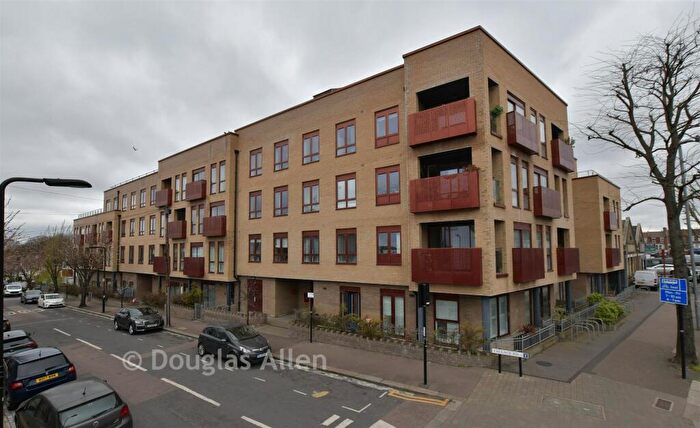 2 Bedroom Flat For Sale In Tallack Road, Leyton, E10