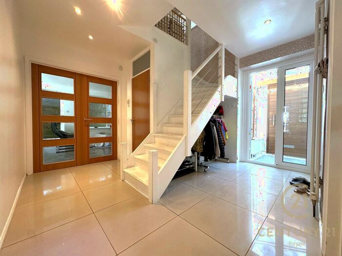 4 Bedroom Detached House To Rent In Gatehouse Close Kingston Upon Thames, KT2