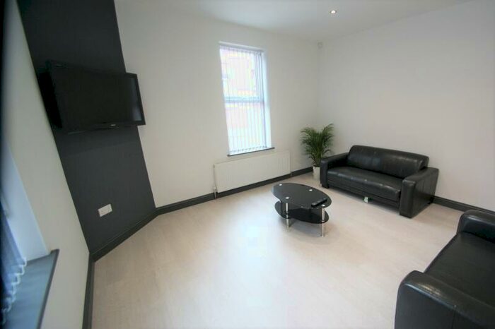 6 Bedroom Terraced House To Rent In Beamsley Mount, Hyde Park, Leeds, LS6