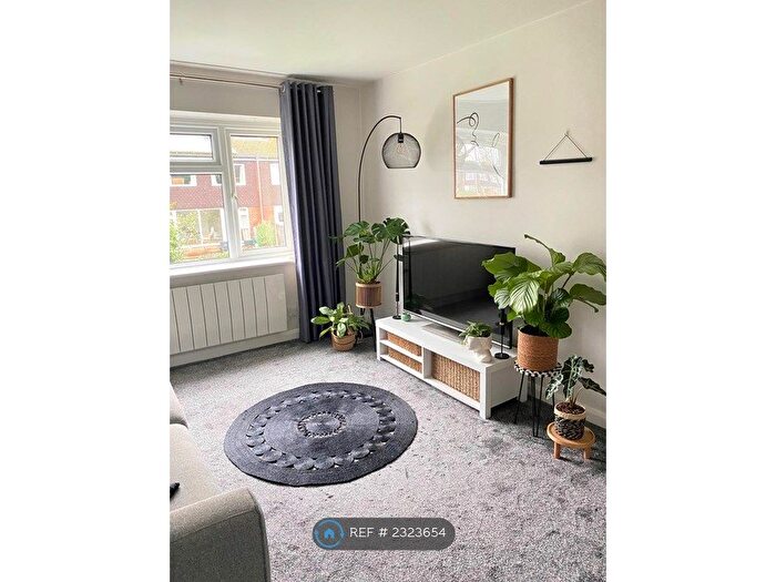 1 Bedroom Flat To Rent In Suffolk Close, Slough, SL1