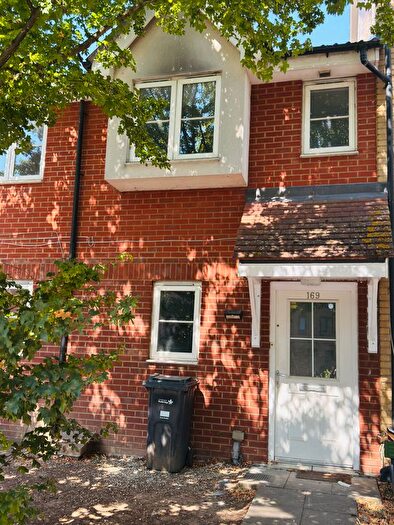 3 Bedroom Flat For Sale In Loxford Lane, Ilford, IG3