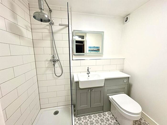 2 Bedroom Flat For Sale In Lawrence Road, Southsea, PO5