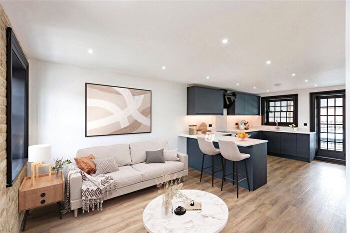 2 Bedroom Flat To Rent In St Lawrence Road, Upminster, RM14