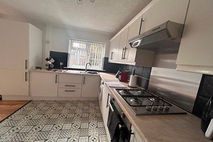 3 Bedroom Town House To Rent In Wadsley Lane, Sheffield, S6