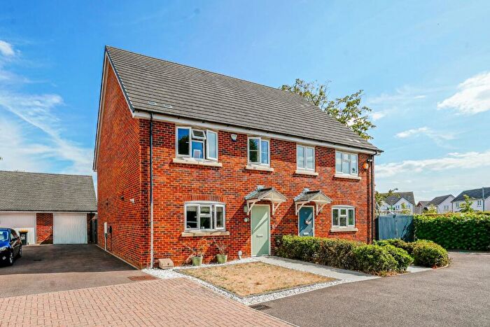 4 Bedroom Semi-Detached House For Sale In Barton Grove, Leighton Buzzard, LU7