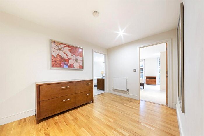 2 Bedroom Apartment To Rent In Quadrant Walk, Canary Wharf, London, E14