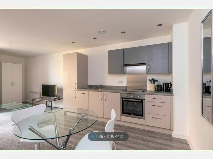 Studio To Rent In Adelphi Street, Salford, M3