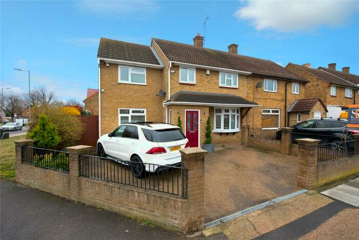 5 Bedroom Semi-Detached House To Rent In Edenhall Road, Romford, RM3