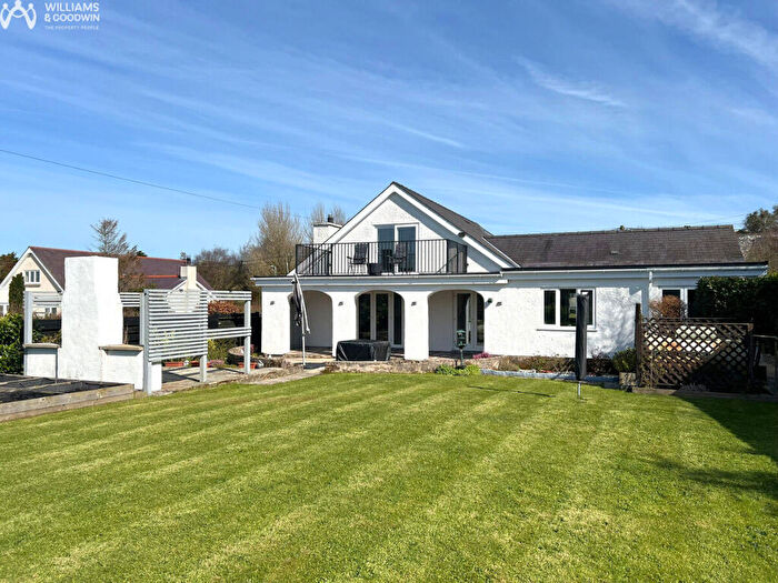 5 Bedroom Bungalow For Sale In Carreglefn, Amlwch, LL68
