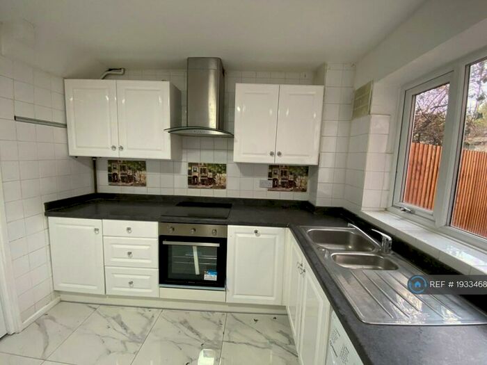 6 Bedroom End Of Terrace House To Rent In Pin Mill, Basildon, SS14