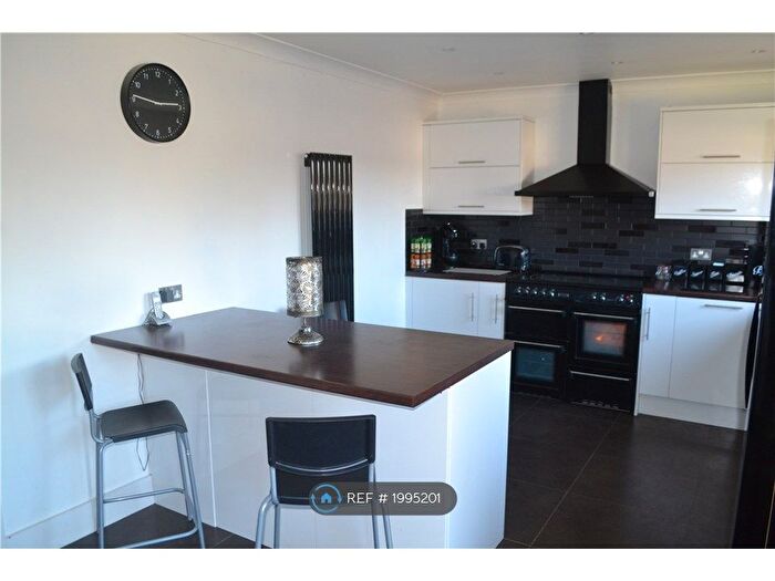 5 Bedroom Semi-Detached House To Rent In Towncourt Lane, Orpington, BR5