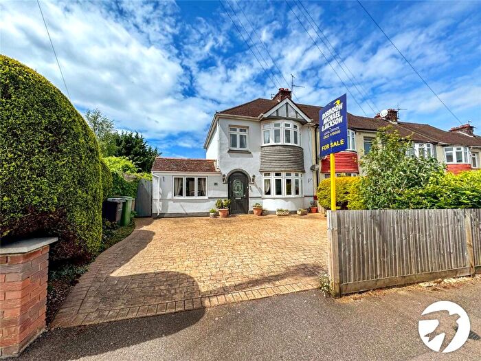 4 Bedroom End Of Terrace House For Sale In West Park Road, Maidstone, Kent, ME15