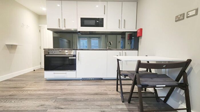 Studio To Rent In St. Andrews Road, London, W3