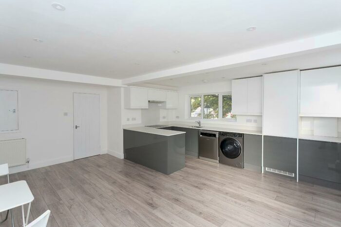 2 Bedroom Apartment To Rent In The Square, Marlowes, Hemel Hempstead, Hertfordshire, HP1