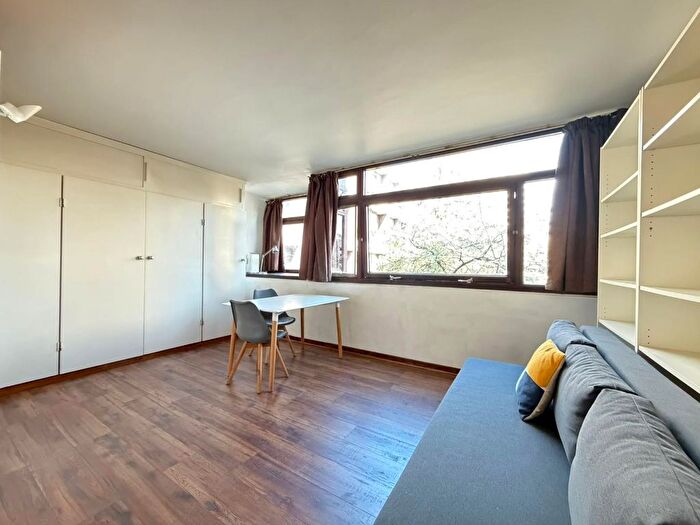 1 Bedroom Flat To Rent In Golden Lane Estate, Barbican, EC1Y