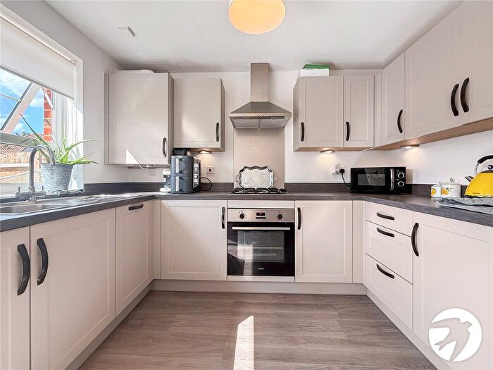 3 Bedroom Semi-Detached House To Rent In Gleam Close, Aylesford, Kent, ME20