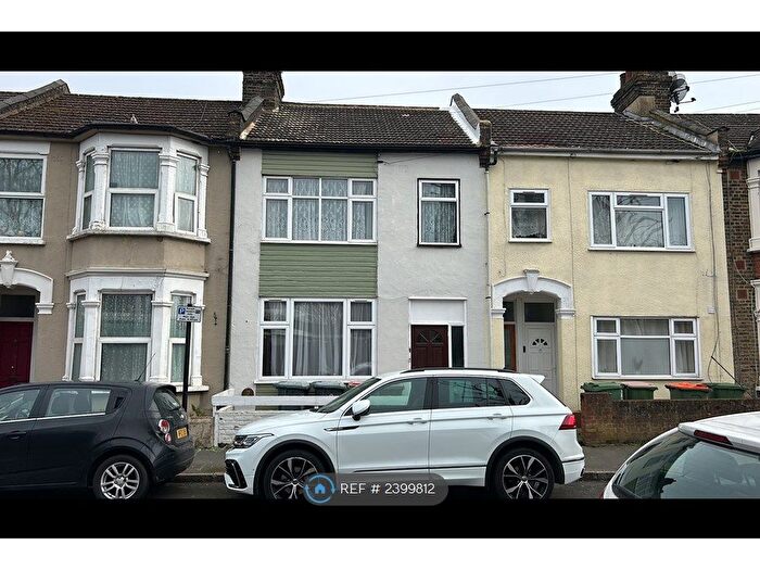 3 Bedroom Maisonette To Rent In North Street, London, E13