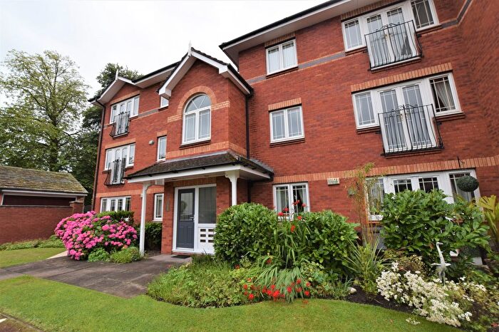 2 Bedroom Flat To Rent In Pickenham Close, Macclesfield, SK11
