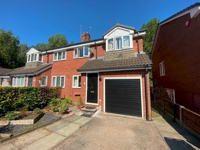 3 Bedroom Semi-Detached House To Rent In Steeple View Close, Royton, OL2