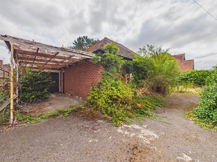 2 Bedroom Detached Bungalow For Sale In Oaks Road, Willington, Derby, DE65