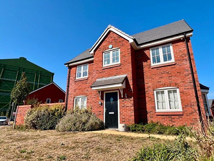 3 Bedroom Property To Rent In Mason Road, New Cardington, MK42