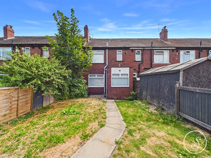 3 Bedroom Terraced House For Sale In Chapel Street, Leeds, LS15