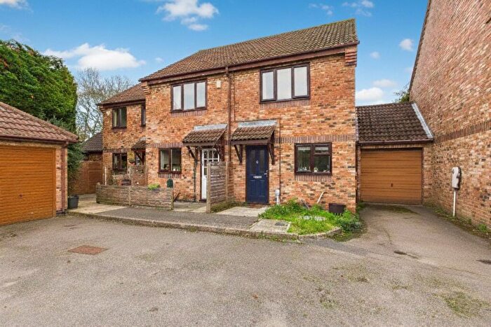 2 Bedroom Semi Detached House To Rent In Northfield Road, Maidenhead, Berkshire, SL6