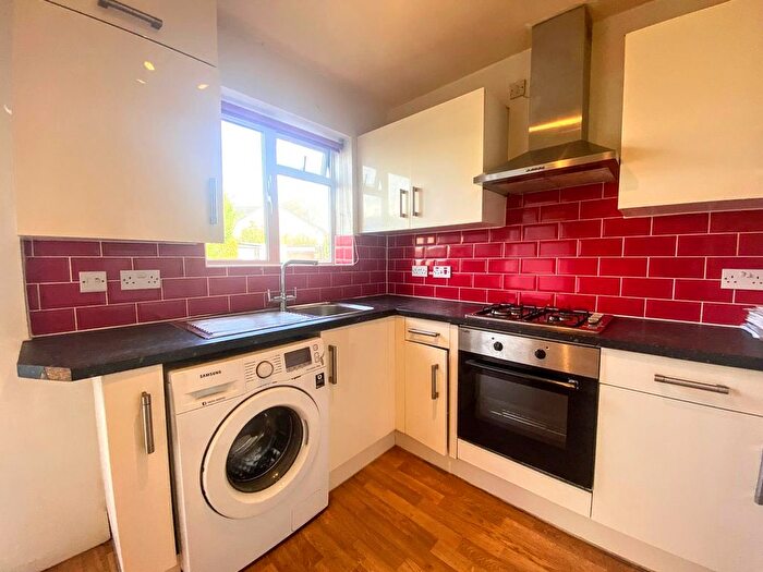 3 Bedroom Semi-Detached House To Rent In Minet Drive, Hayes, UB3