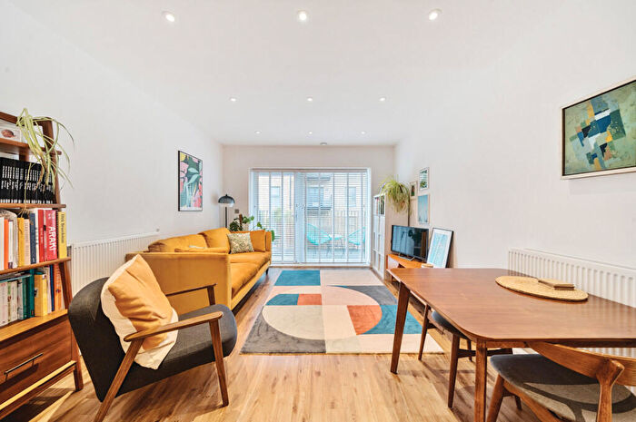 1 Bedroom Apartment For Sale In Rolfe Terrace, London, SE18