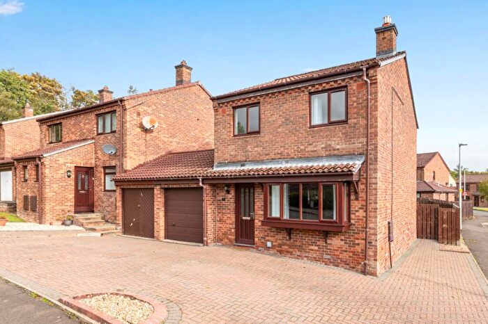3 Bedroom Link Detached House For Sale In Rullion Green Avenue, Penicuik, EH26