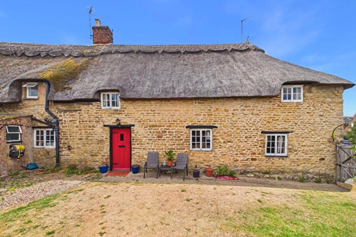 3 Bedroom Cottage For Sale In High Street, Yardley Gobion, NN12