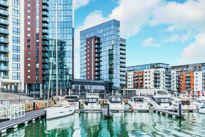 2 Bedroom Flat To Rent In The Hawkins Tower, Ocean Village, Southampton, SO14