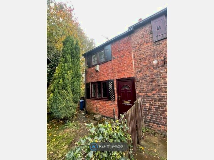 2 Bedroom End Of Terrace House To Rent In Crab Lane, Manchester, M9