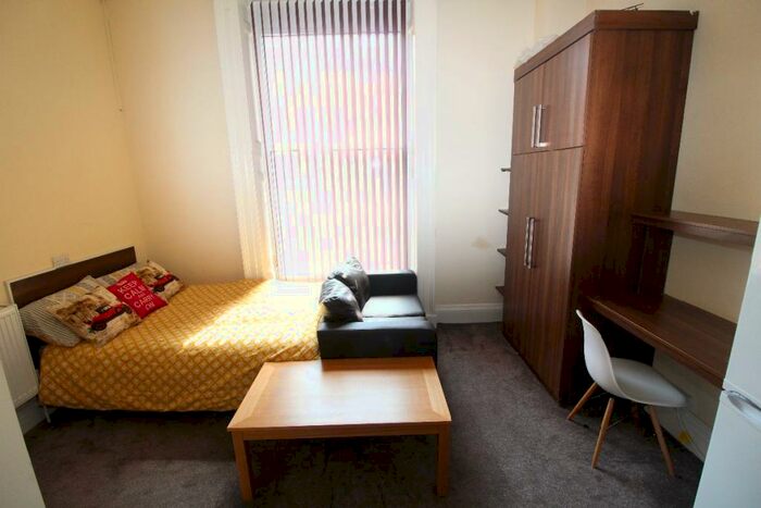 Studio To Rent In Fishergate Hill, Flat, Preston, Lancashire, PR1