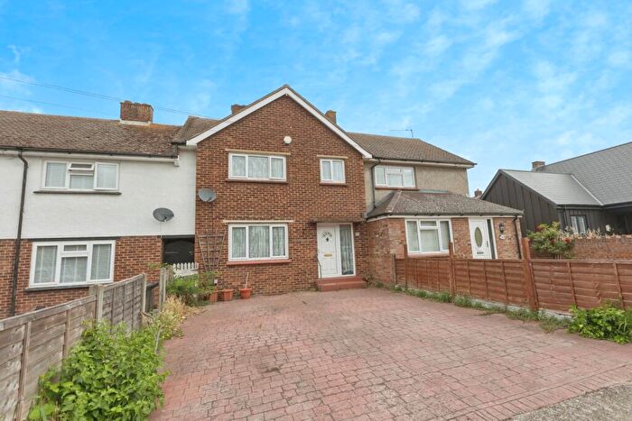 3 Bedroom Semi-Detached House For Sale In Rembrandt Drive, Gravesend, Kent, DA11