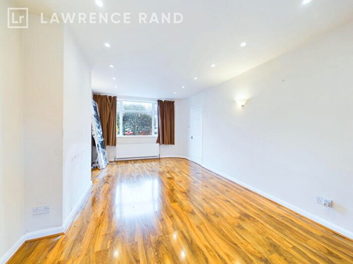 3 Bedroom Semi-Detached House To Rent In Walton Avenue, Harrow, HA2