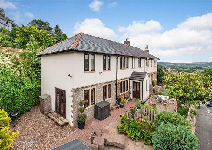 4 Bedroom Semi-Detached House For Sale In Dunkirk Rise, Riddlesden, Keighley, BD20