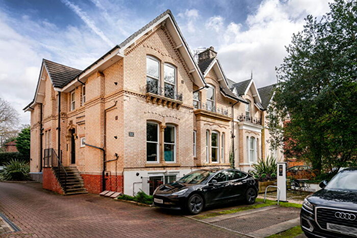 1 Bedroom Flat For Sale In Edge Lane, Manchester, M21