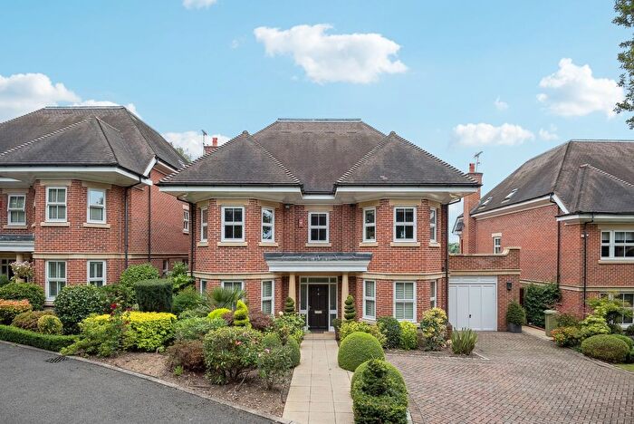 4 Bedroom Detached House For Sale In Glynswood Place, Northwood, HA6