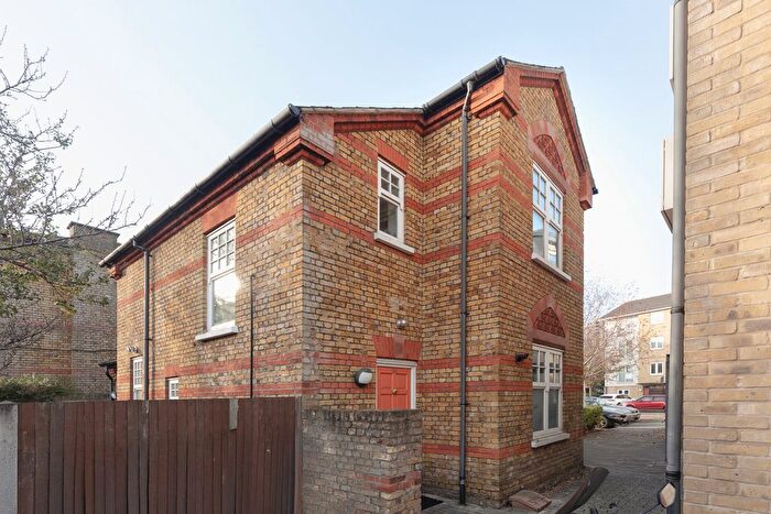 2 Bedroom Detached House For Sale In Avonley Road, New Cross, SE14