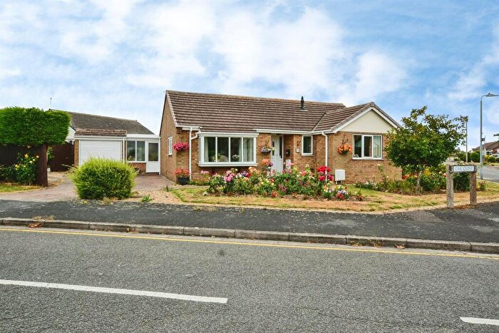 2 Bedroom Detached Bungalow For Sale In Oak Close, Ingoldmells, Skegness, PE25
