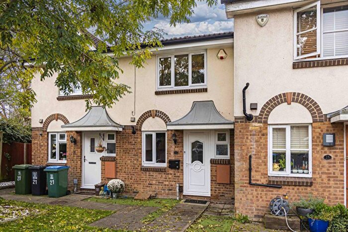 2 Bedroom Property To Rent In Avenue Terrace, Watford, WD19