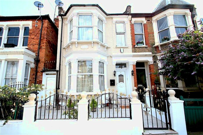 4 Bedroom Semi-Detached House To Rent In Park Road, London N15