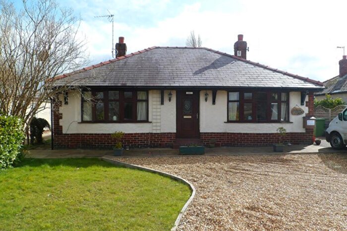 2 Bedroom Bungalow To Rent In Croeshowell Lane, Burton, Rossett, Wrexham, Clwyd, LL12