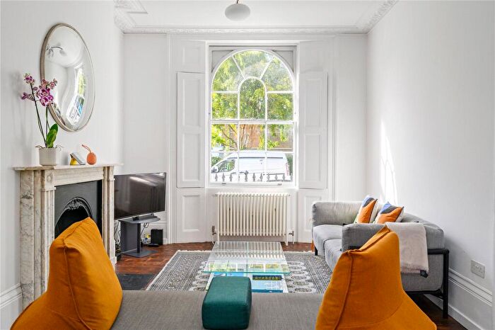 4 Bedroom Semi-Detached House To Rent In Gibson Square, Islington, London, N1