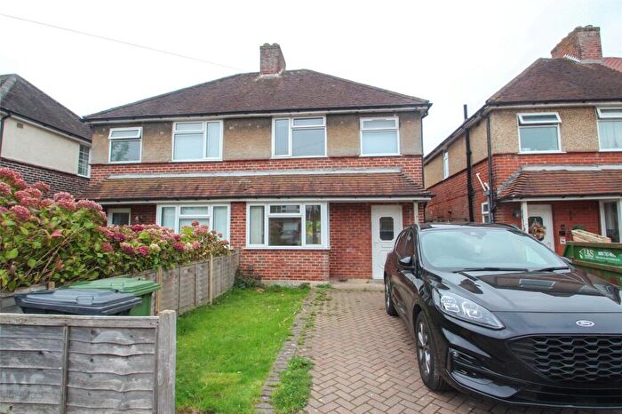 3 Bedroom Semi-Detached House For Sale In Cliffe Avenue, Hamble, SO31